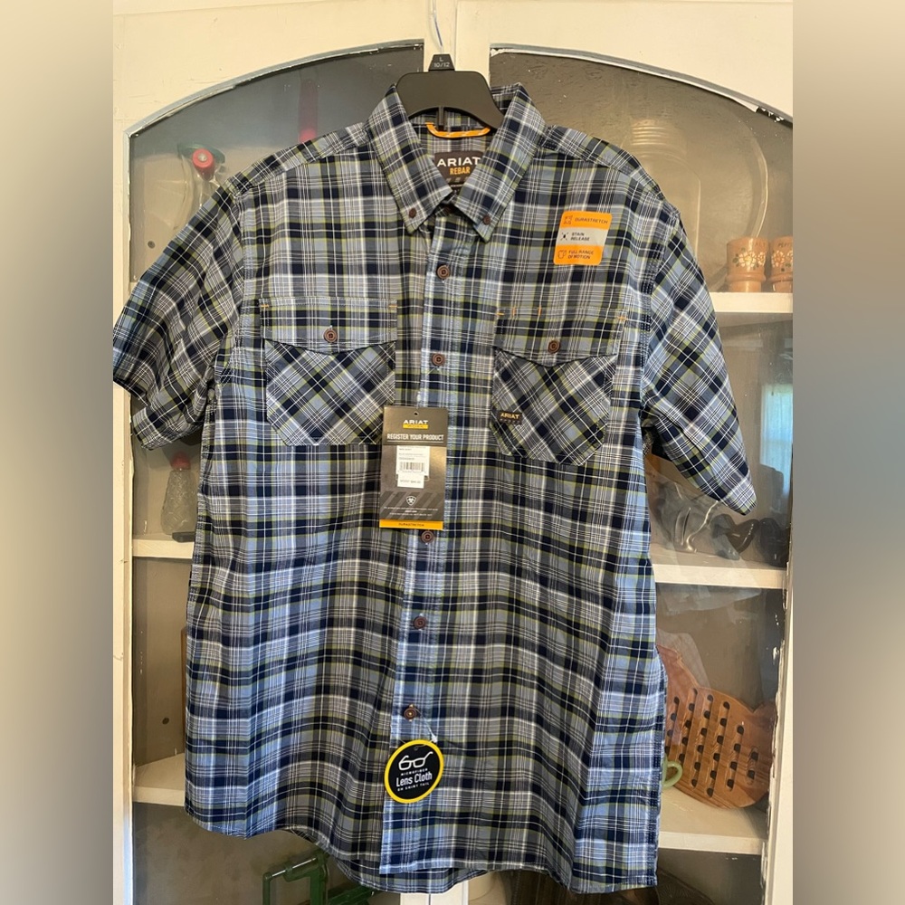 Men’s size small Ariat Rebar Made Tough button down